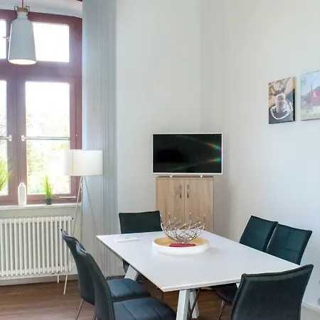 Apartment In Top-lage - Direkt Am Bahnhof *